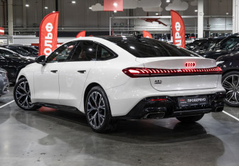 Подержанный автомобиль Audi A5 Liftback 2026 года (13 фото)