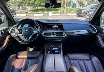 Подержанный автомобиль BMW X5 2019 года (18 фото)
