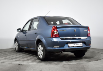 Подержанный автомобиль Renault Logan Sedan 2010 года (7 фото)