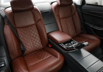 Подержанный автомобиль Audi A8 2019 года (28 фото)