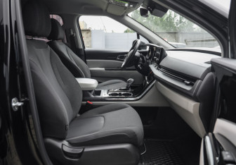 Подержанный автомобиль Kia Carnival 2021 года (22 фото)
