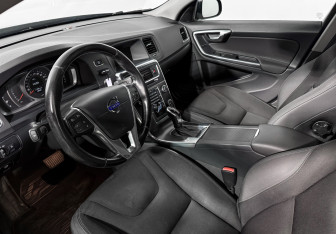 Подержанный автомобиль Volvo S60 2013 года (9 фото)