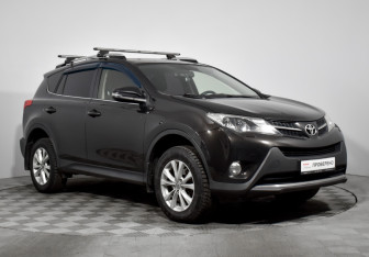 Подержанный автомобиль Toyota RAV4 2014 года (3 фото)