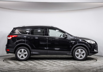 Подержанный автомобиль Ford Kuga 2016 года (4 фото)