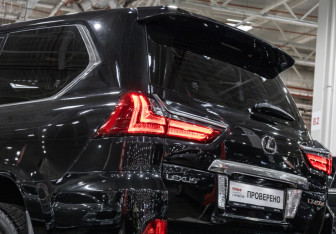 Подержанный автомобиль Lexus LX 2015 года (12 фото)