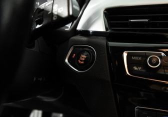 Подержанный автомобиль BMW X1 2016 года (18 фото)