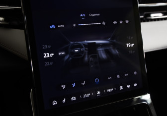 Подержанный автомобиль Geely Atlas 2024 года (13 фото)