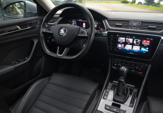 Подержанный автомобиль Skoda Superb Liftback 2023 года (9 фото)