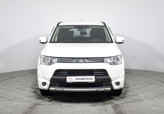 Подержанный автомобиль Mitsubishi Outlander 2014 года (2 фото)