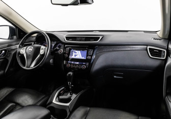 Подержанный автомобиль Nissan X-Trail 2017 года (9 фото)