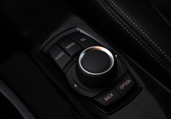 Подержанный автомобиль BMW X4 2015 года (21 фото)