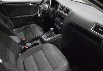Подержанный автомобиль Volkswagen Jetta Sedan 2012 года (11 фото)