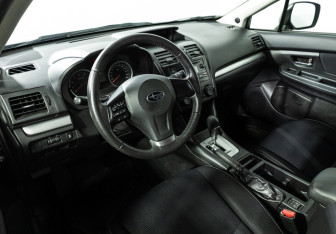 Подержанный автомобиль Subaru XV 2012 года (11 фото)