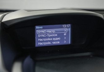 Подержанный автомобиль Ford Kuga 2015 года (13 фото)