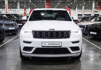 Подержанный автомобиль Jeep Grand Cherokee 2019 года (3 фото)