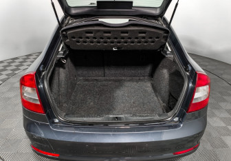Подержанный автомобиль Skoda Octavia Liftback 2011 года (19 фото)
