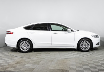 Подержанный автомобиль Ford Mondeo Sedan 2015 года (4 фото)