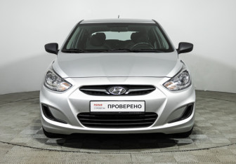 Подержанный автомобиль Hyundai Solaris Hatchback 2014 года (2 фото)