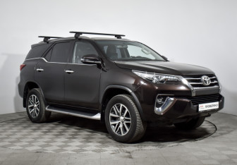 Подержанный автомобиль Toyota Fortuner 2018 года (3 фото)