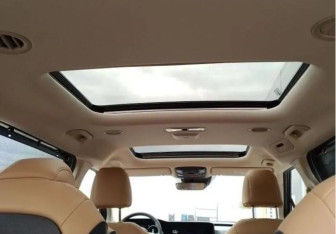 Подержанный автомобиль Kia Carnival 2022 года (6 фото)