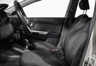 Подержанный автомобиль Kia Rio Hatchback 2014 года (12 фото)