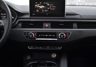 Подержанный автомобиль Audi A4 Sedan 2018 года (23 фото)