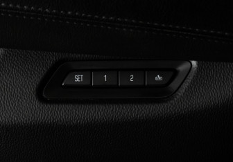 Подержанный автомобиль Cadillac Escalade Suv 2015 года (32 фото)