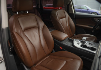 Подержанный автомобиль Audi Q7 2016 года (28 фото)