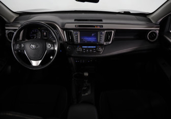 Подержанный автомобиль Toyota RAV4 2018 года (9 фото)