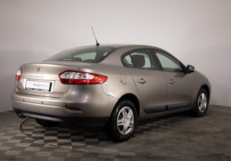 Подержанный автомобиль Renault Fluence 2012 года (5 фото)