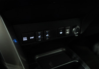 Подержанный автомобиль Toyota RAV4 2016 года (19 фото)