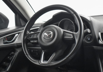 Подержанный автомобиль Mazda 3 Sedan 2017 года (14 фото)
