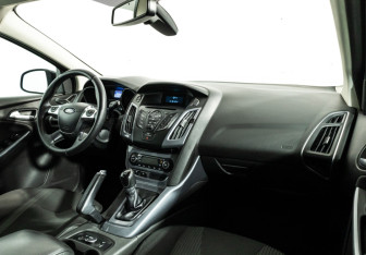 Подержанный автомобиль Ford Focus Hatchback 2013 года (9 фото)