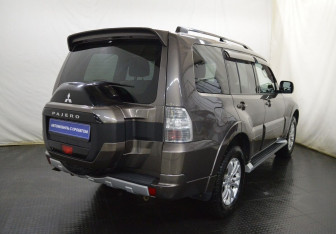 Подержанный автомобиль Mitsubishi Pajero 2015 года (4 фото)
