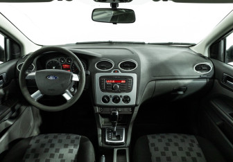 Подержанный автомобиль Ford Focus Hatchback 2007 года (13 фото)