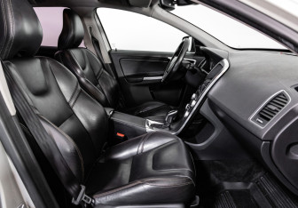 Подержанный автомобиль Volvo XC60 2017 года (17 фото)