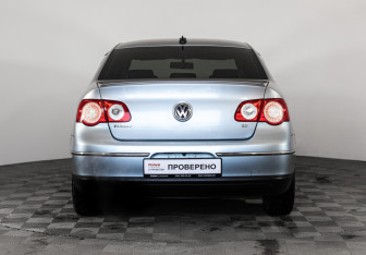 Подержанный автомобиль Volkswagen Passat Sedan 2006 года (6 фото)