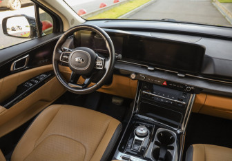 Подержанный автомобиль Kia Carnival 2021 года (36 фото)