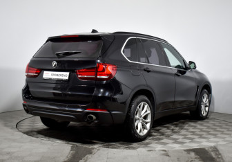 Подержанный автомобиль BMW X5 2015 года (5 фото)