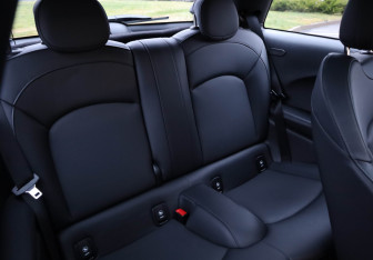 Подержанный автомобиль MINI Hatch 2021 года (28 фото)