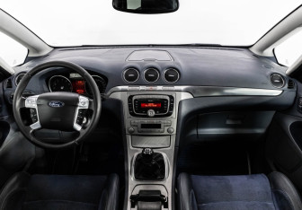 Подержанный автомобиль Ford S-MAX 2007 года (10 фото)