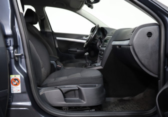 Подержанный автомобиль Skoda Octavia Liftback 2011 года (18 фото)