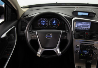 Подержанный автомобиль Volvo XC60 2010 года (10 фото)