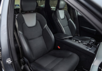 Подержанный автомобиль Volvo XC60 2020 года (24 фото)