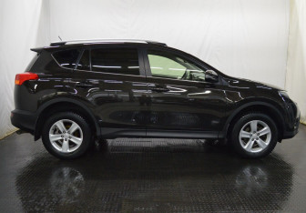 Подержанный автомобиль Toyota RAV4 2014 года (4 фото)