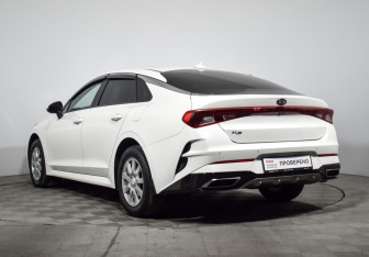 Подержанный автомобиль Kia K5 2021 года (7 фото)