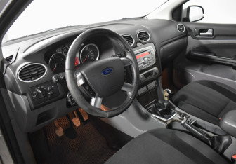Подержанный автомобиль Ford Focus Sedan 2008 года (9 фото)