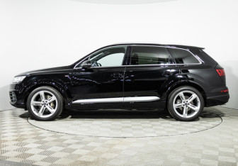 Подержанный автомобиль Audi Q7 2017 года (8 фото)