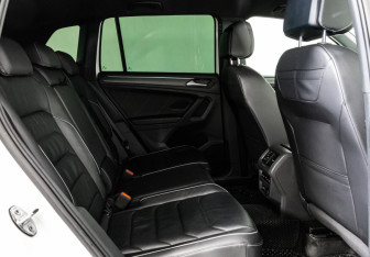 Подержанный автомобиль Volkswagen Tiguan 2021 года (24 фото)