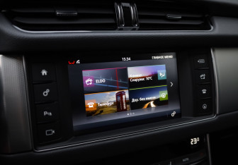 Подержанный автомобиль Jaguar XF Sedan 2016 года (22 фото)